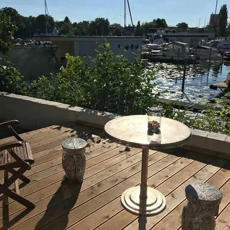 Tiny House Oder Auf Der Sunset Marina Berlin