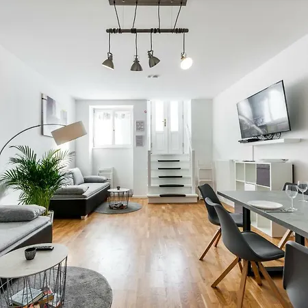 Apartment Dr *