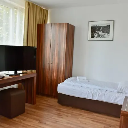 Christie Aparthotel 3*