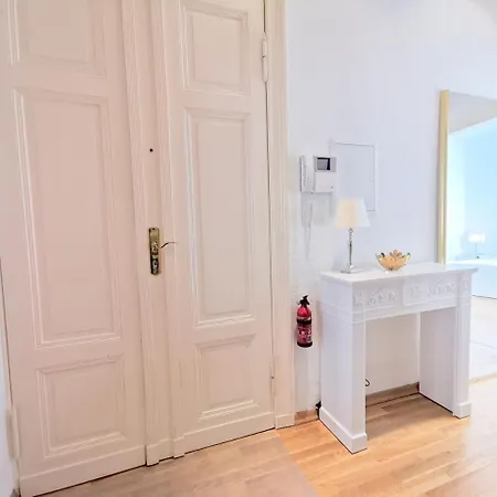 New - Charmante In Mitte-schlegelstrasse Apartment