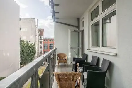 Spacious And Modern Furnished For 10 Guests Apartment