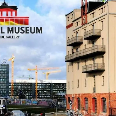 Homestay ++ Hip, Chill Berghain With Breakfast ++ Berlin