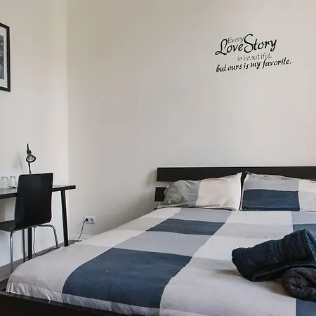 Homestay ++ Hip, Chill Berghain With Breakfast ++ *