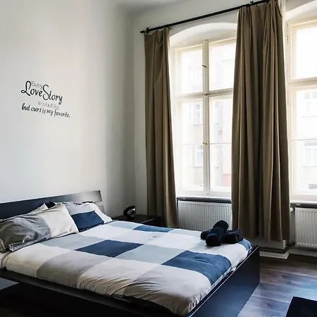 ++ Hip, Chill Berghain With Breakfast ++ Homestay Berlin