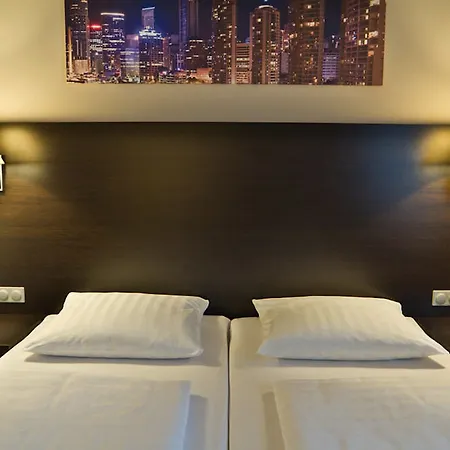 Titanic Comfort Kurfuerstendamm 3*