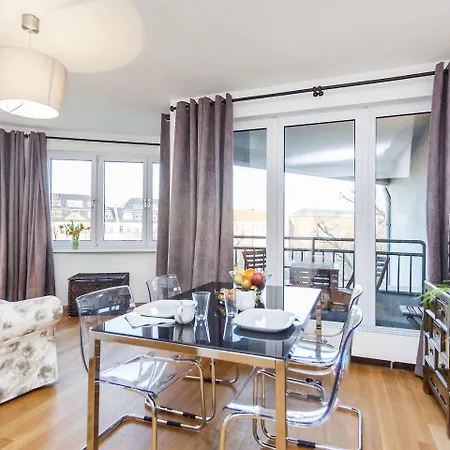 The Maybach - Rooftop Living In Xberg Apartment