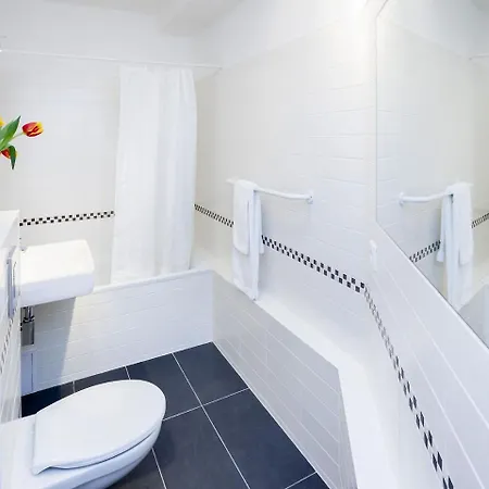 The Maybach - Rooftop Living In Xberg Apartment