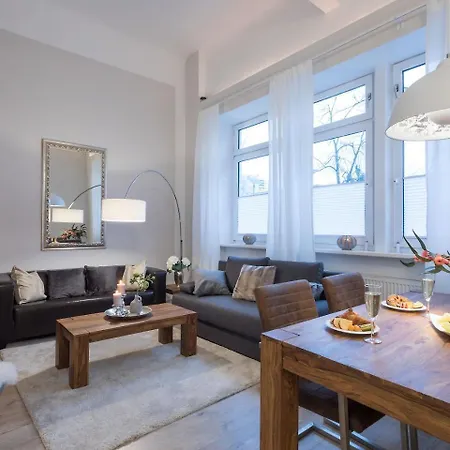 The Goethe Loft, 2 Bedroom Up To 5 People Apartment *