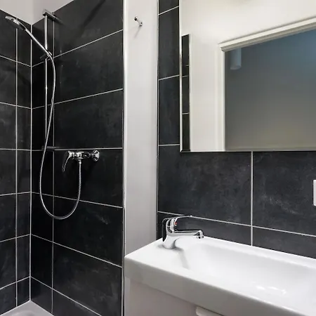 The Goethe Loft, 2 Bedroom Up To 5 People Apartment
