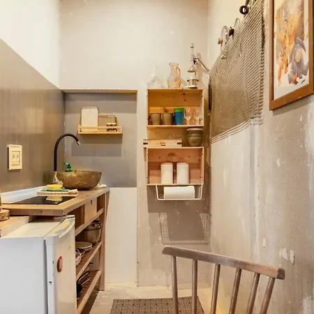Avoid The Crowd - Industrial Studio Apartment *