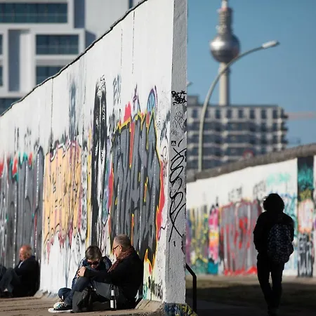 ++ Hip, Chill Berghain With Breakfast ++ Homestay Berlin