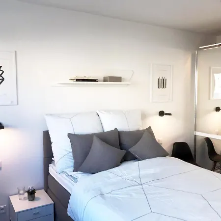 Aussergewohnliches Luxus-apartment Direkt An Der Spree - Extraordinary Luxury Right At River Side Apartment