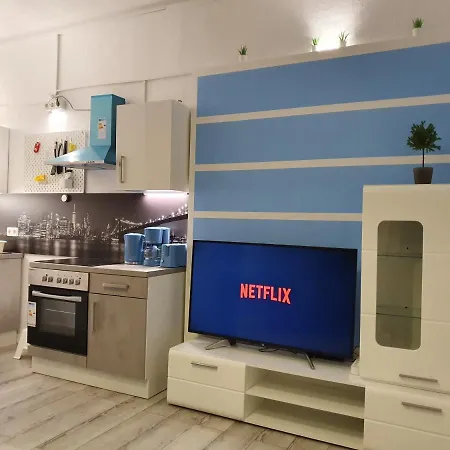 Central Lichtenberger For 6 People Apartment Berlin