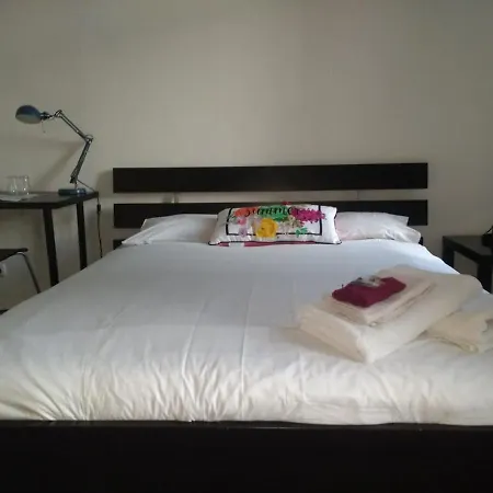 Homestay ++ Hip, Chill Berghain With Breakfast ++