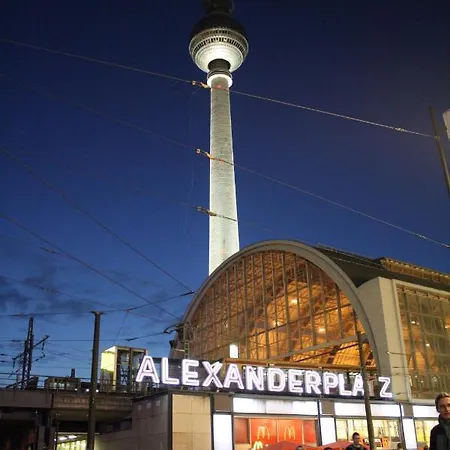 Holiday Frankfurter Allee 98 *