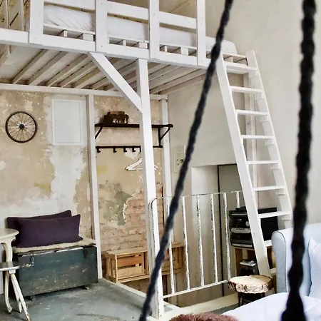 Avoid The Crowd - Industrial Studio Apartment *