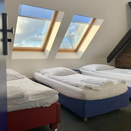 103 Otel 2*