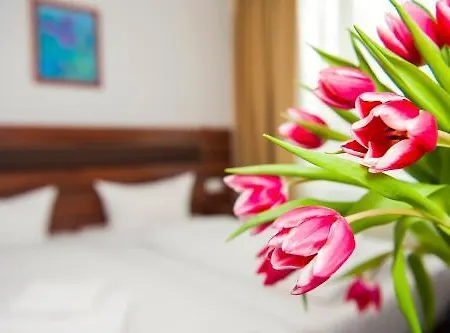 Hotel Aparthotel-christie 3*