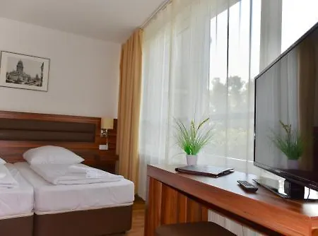 Hotel Aparthotel-christie 3*