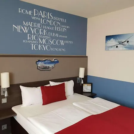 Отель Mercure Airport Tegel 4*