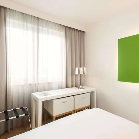 Hotel Nh Potsdamer Platz 4*