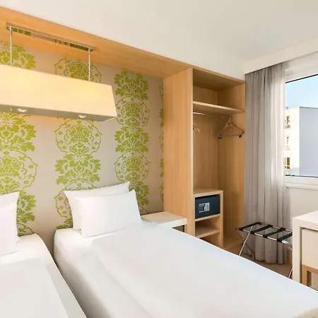 Nh Potsdamer Platz Hotel 4*