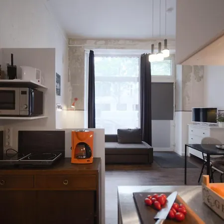 Altbauwohnung Mit 3 Badern * Berlin