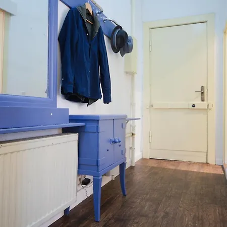 Altbauwohnung Mit 3 Badern Apartment