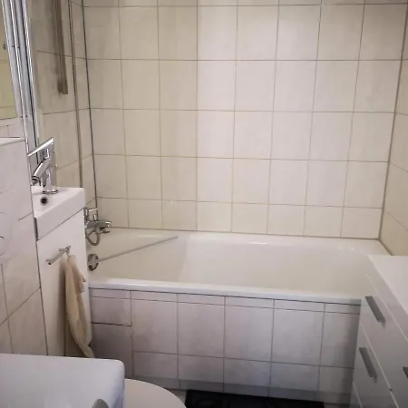 Apartment Ferienwohnung Fuer 1-3 Personen In Berlin, Naehe U Friedrichsfelde *