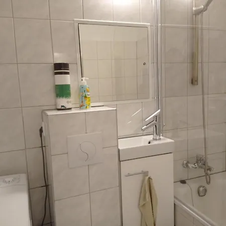Apartment Ferienwohnung Fuer 1-3 Personen In Berlin, Naehe U Friedrichsfelde *