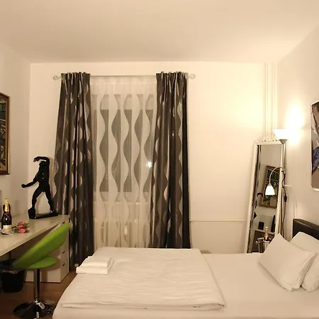Bananas Hotel And Guesthouse Berlin Berlin