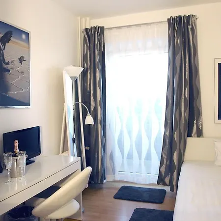 Bananas Hotel And Guesthouse Berlin Berlin