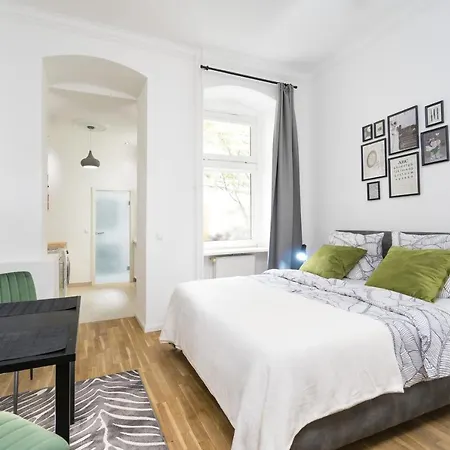 The Koburger Hh, Lovely 1 Bedroom With High Bed Up To 4 Ppl * Berlino
