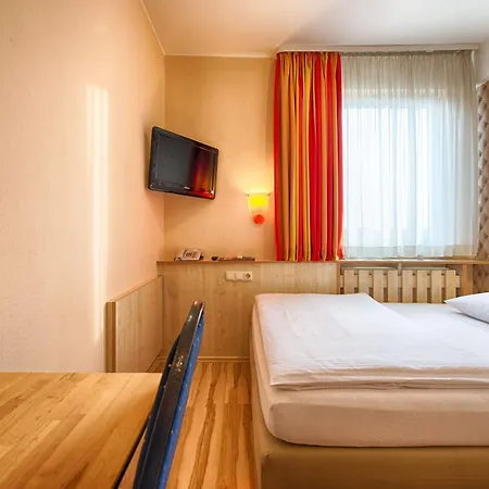 Hotel Enjoy Messe 3*