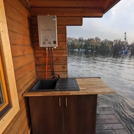 Hausboot Mit Hottub In 船上ホテル