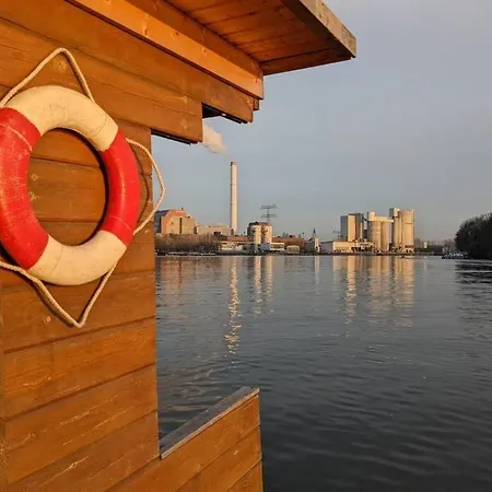 船上ホテル Hausboot Mit Hottub In *