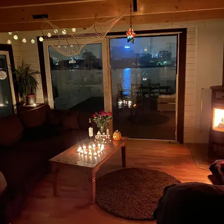 Saunainsel - Hausboot Mit Schwimmender Sauna, Hottub Und Tretboot In