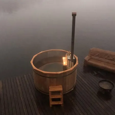 Botel Saunainsel - Hausboot Mit Schwimmender Sauna, Hottub Und Tretboot In