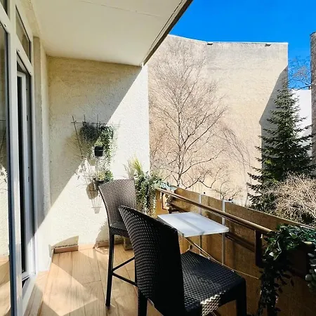 Apartment Central Designer 3 Apt With Terrace & Parking *