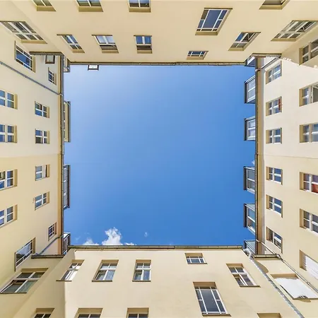 33 Efg Schoenhauser Allee Mit Balkon Berlijn