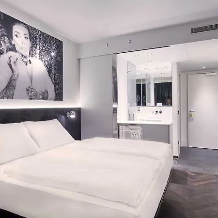 Hotel Amano Grand 3*