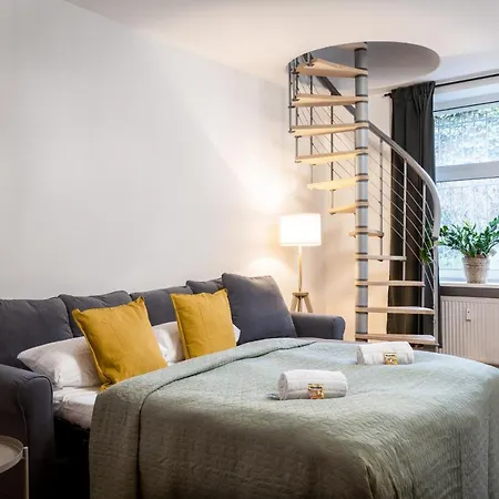 Sonnig & Helle Alexanderplatz In 15min Zu Erreichen, Herthastrasse Sehr Schoen Und Gross Fuer Gruppen Geeignet Apartman Berlin