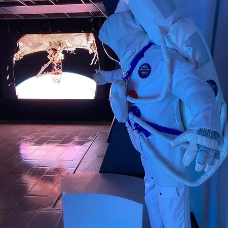Space Night Capsule * 柏林