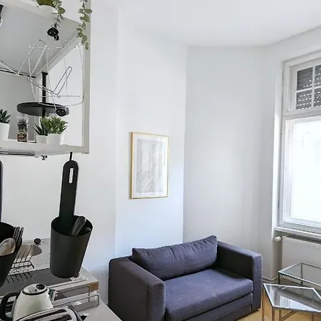 Central, Cozy, Designed 1-br At Akazienkiez Apartamento Berlín