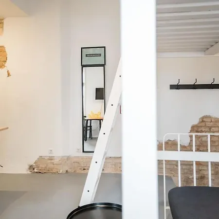 Shabby Chic Self Checkin Free Street Parking Apartment Berlin