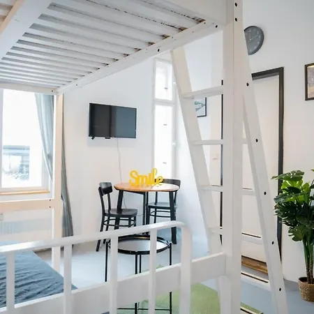 Shabby Chic Self Checkin Free Street Parking Apartment Berlin