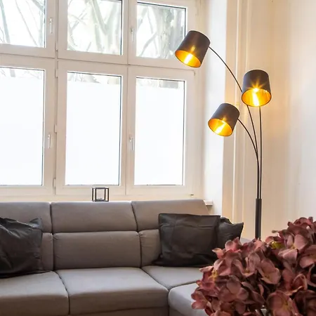 Massagesessel, King-sized Bed, Billardtisch, 2 Couches Βερολίνο