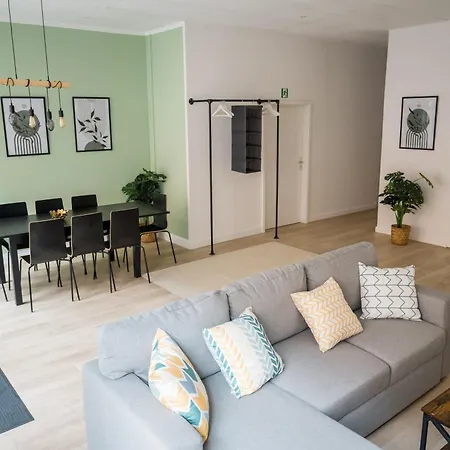 Spacious Family With 2 Bedrooms Apartment Berlin