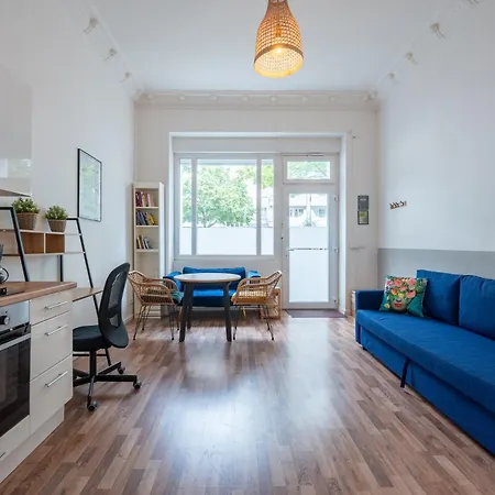 Modern, Flat With Workspace Berlin