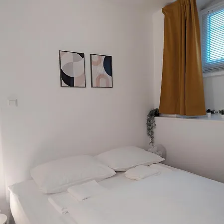 Tiergarten: Central, Spacious, Beautiful Designed 2-br Near Park דירה ברלין